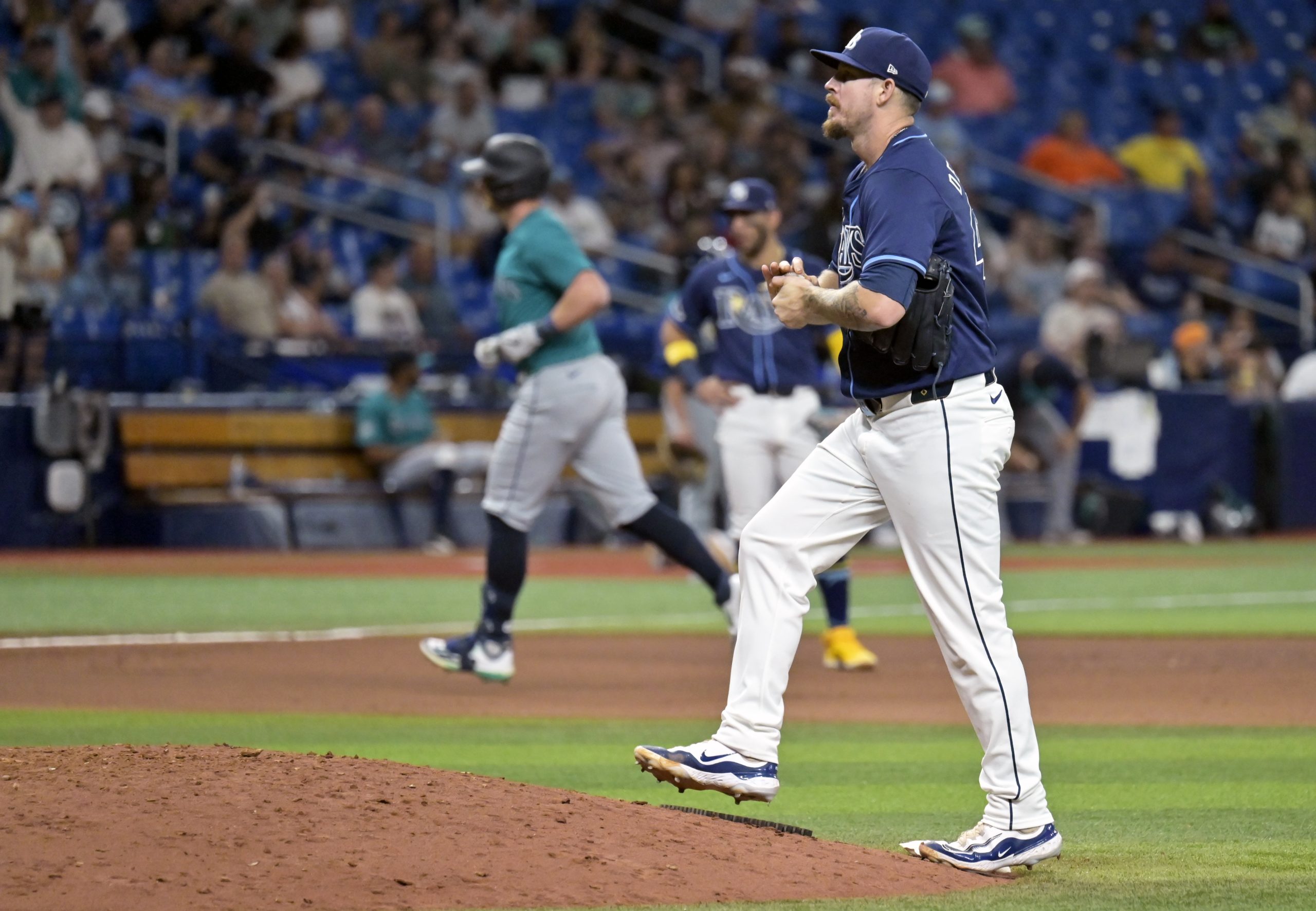 Díaz has go-ahead 2-run single in 3-run 8th as Rays beat Mariners 4-3