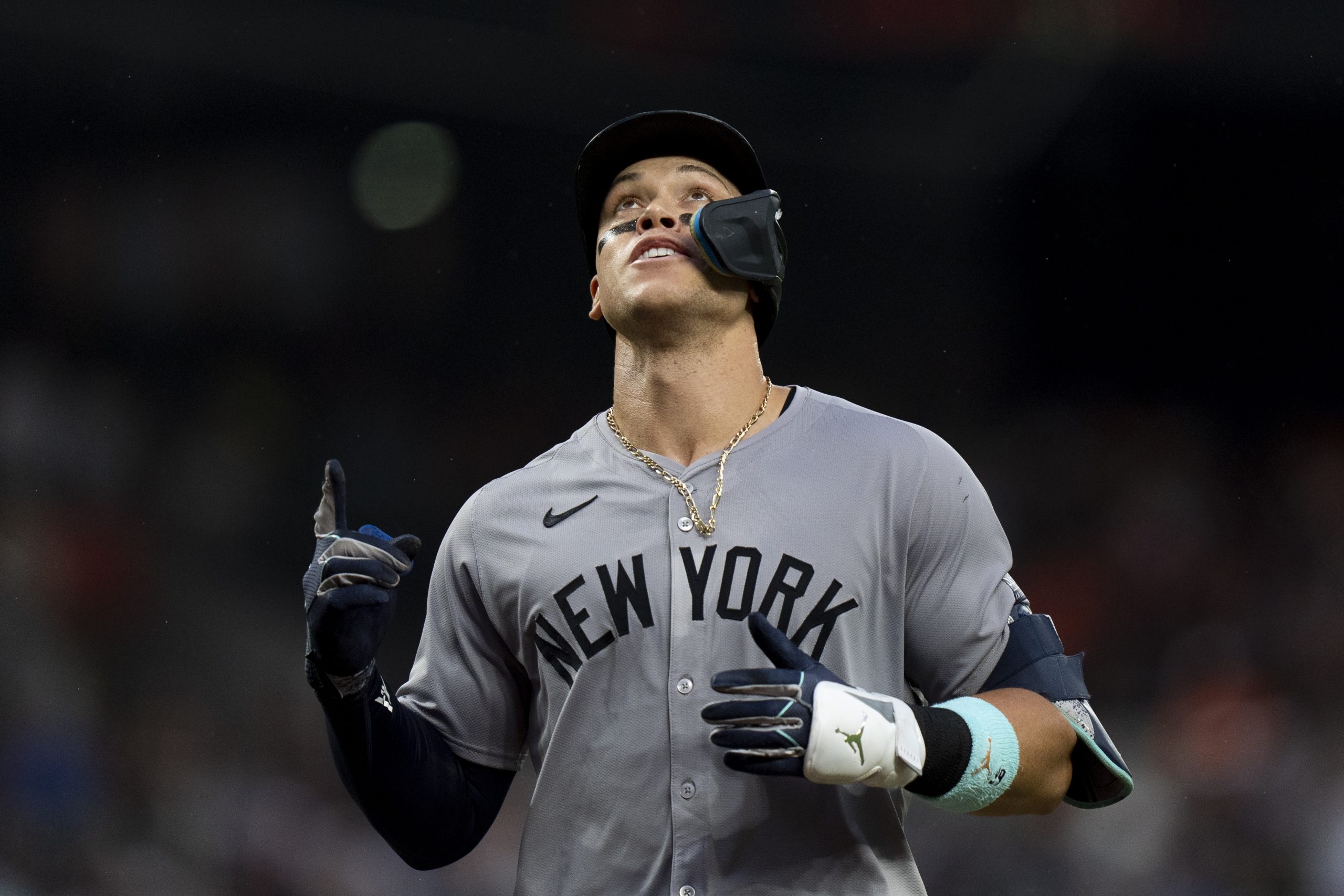 Judge hits 33rd homer, benches clear in 9th as Yankees top Orioles 41 to trim AL East lead to 1
