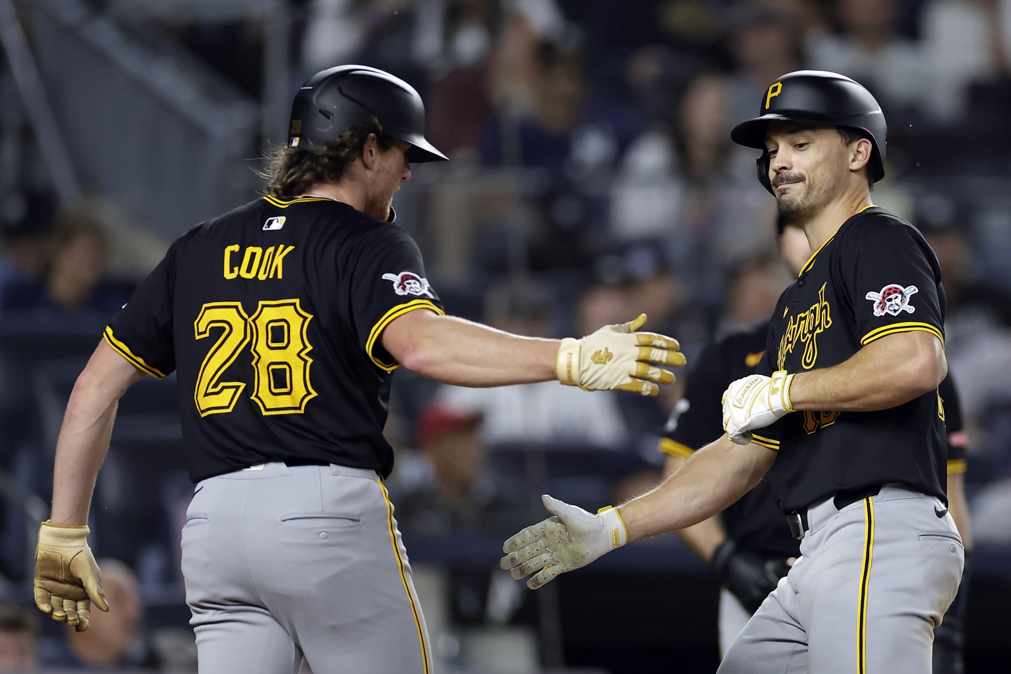 Reynolds homers twice, Pirates beat Yankees 42, delay NY from clinching ALCS homefield
