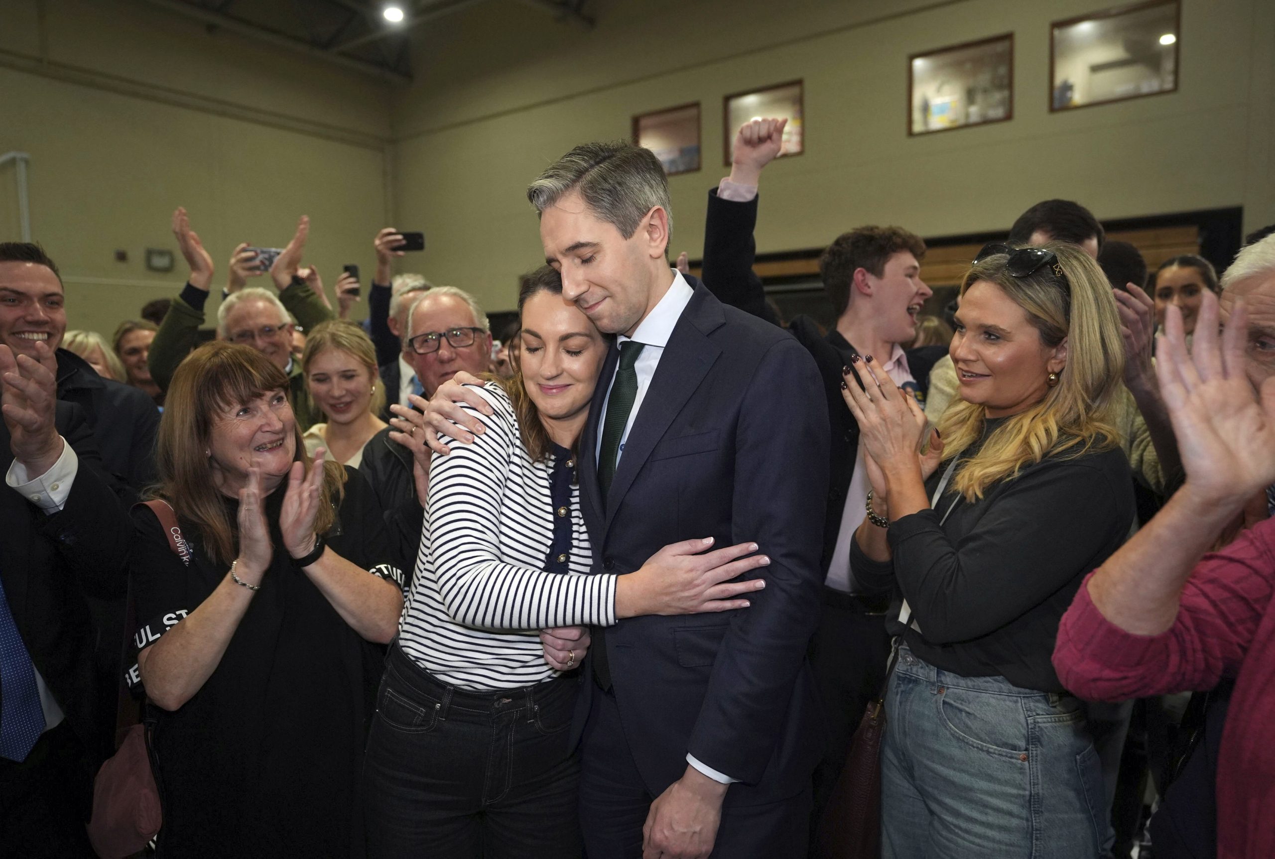 Ireland's incumbent parties look likely to hang on to power after a