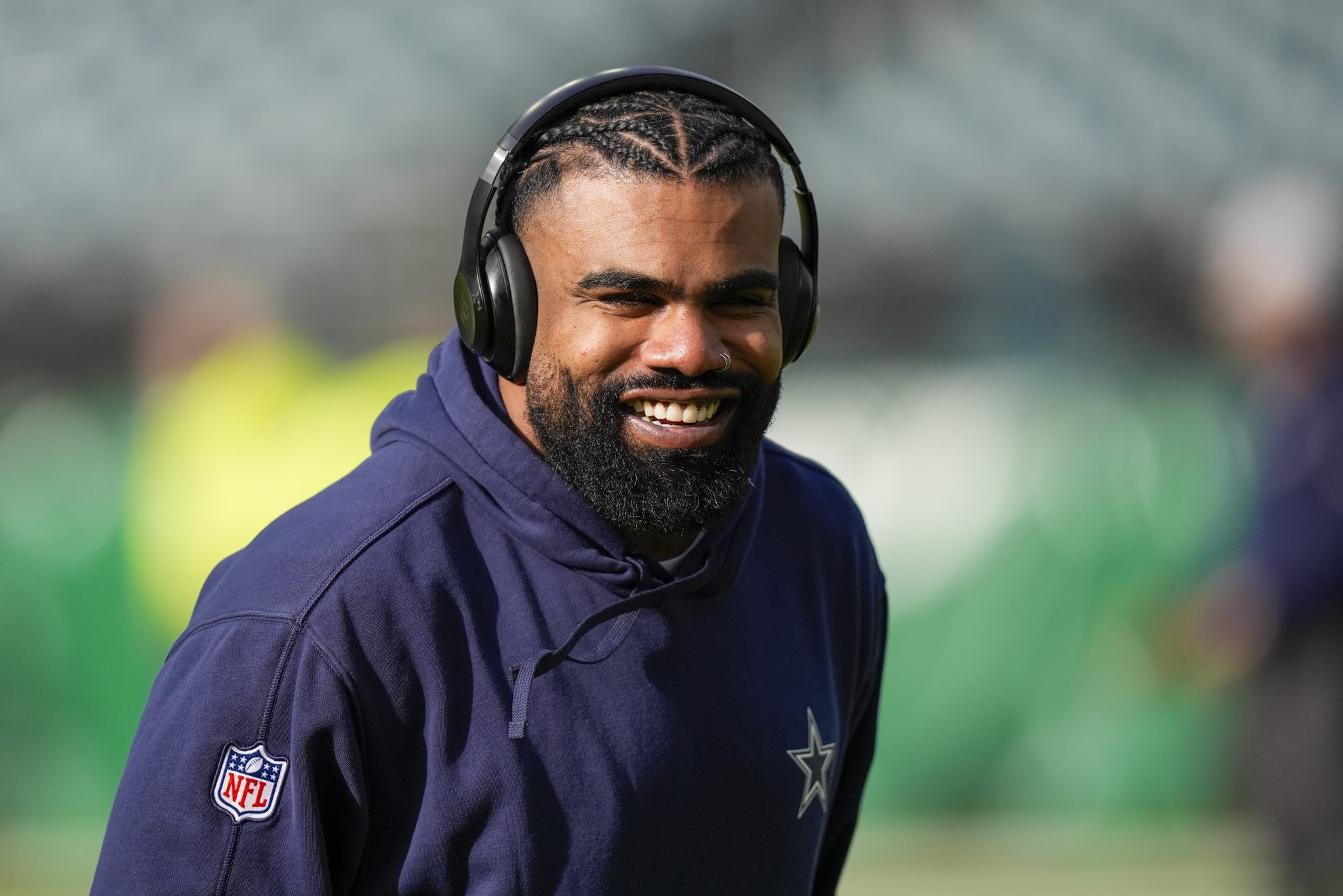 Chargers plan to sign Ezekiel Elliott to practice squad after his