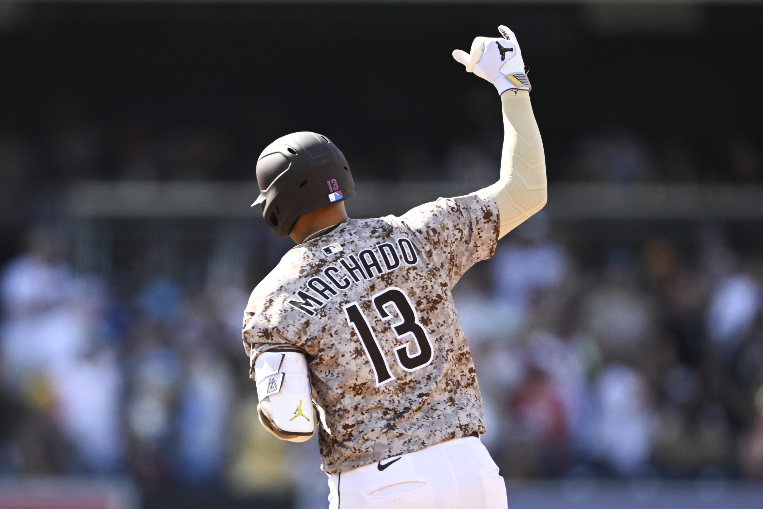 Padres slugger Manny Machado gets his 2 000th career hit WYSL