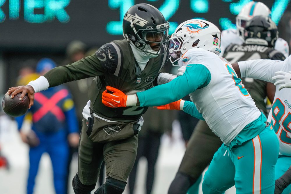Top Rib Dislocation Dolphins' Achane leaves with a rib injury; Jets rookie QB Cook steps in ...