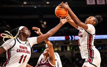 Women’s Top 25 roundup: Joyce Edwards, No. 3 South Carolina cruises