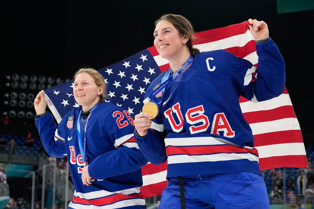 Knight delivers joke during ‘SNL’ appearance featuring US men and women hockey gold medal winners