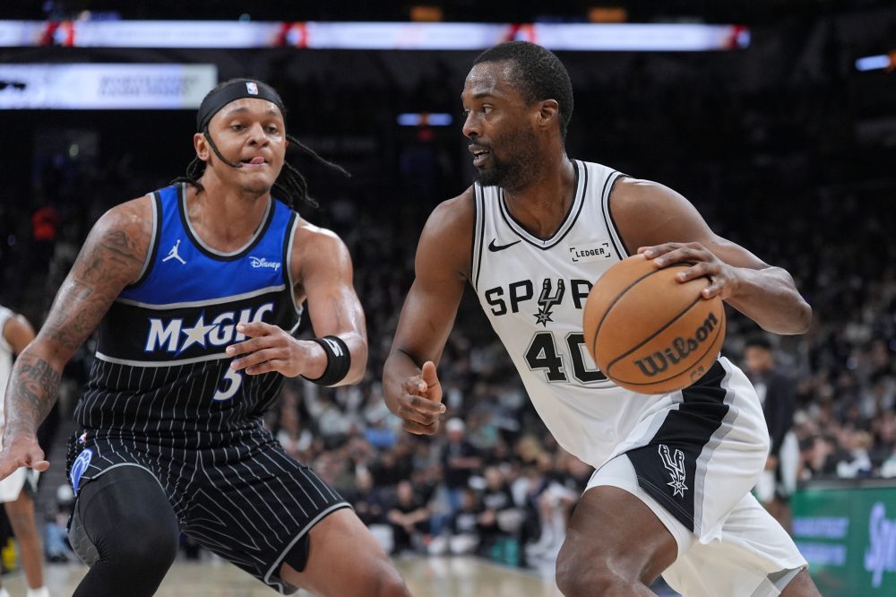 Snooze and lose: San Antonio’s Harrison Barnes ends iron man streak because of nap injury