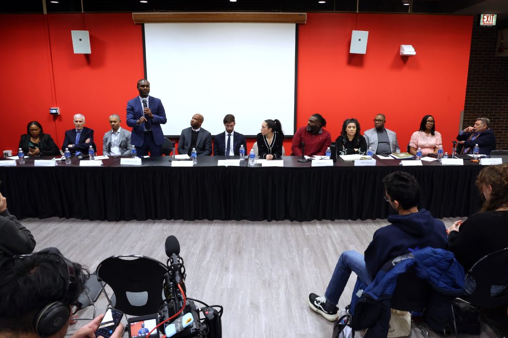 Congress is on track for record retirements. In Illinois, that’s created a candidate frenzy