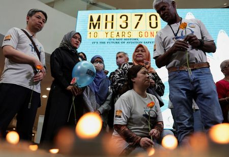 Families of flight MH370 passengers urge Malaysia to extend search