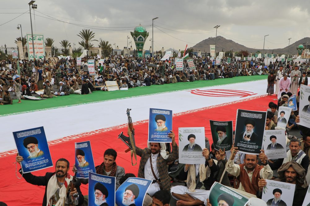As other Iran‑allied groups are engaging in the Mideast war, Yemen’s Houthis hold back