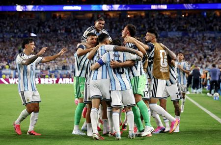 Soccer-Extra-time own goal finally gets Argentina past Cape Verde and into last 16