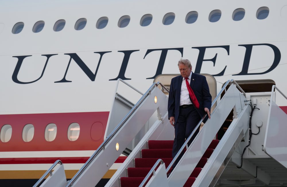 White House: Trump to fly old Air Force One for about a month as Qatari-gifted jet gets ‘upgrades’