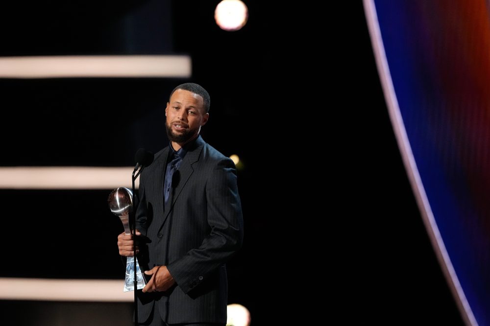 Stephen Curry to have a dedicated exhibit at the Basketball Hall of Fame, a 1st for an active player