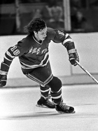 Former Rangers star Ron Duguay collapses, loses several teeth