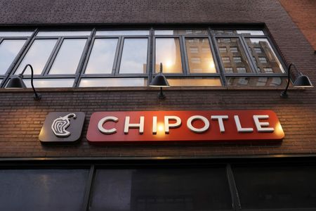 Chipotle raises forecast despite hit from cyclospora parasite scare