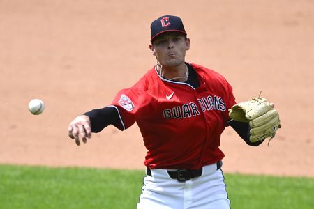 Brewers acquire C Bo Naylor, RHP Codi Heuer from Guardians
