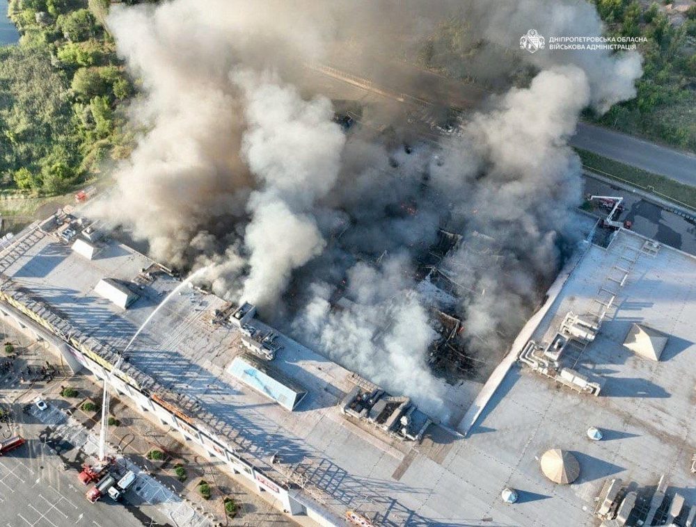 Russian and Ukrainian attacks kill 10 people, a day after deadly shopping mall drone strike