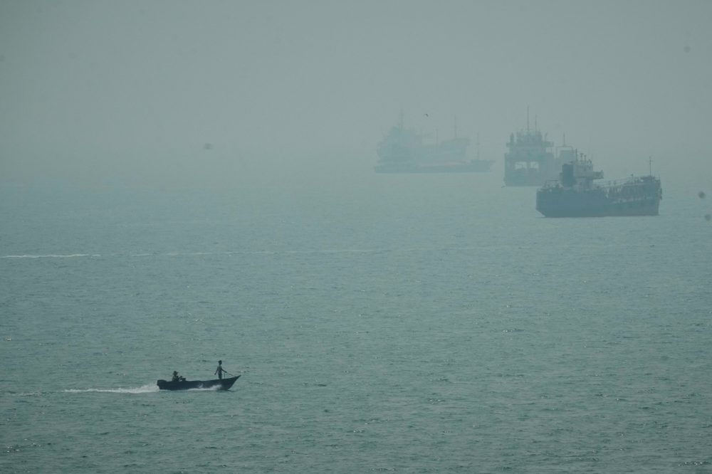 US military says it destroyed 5 more Iranian oil tankers after missile attacks on Navy warship