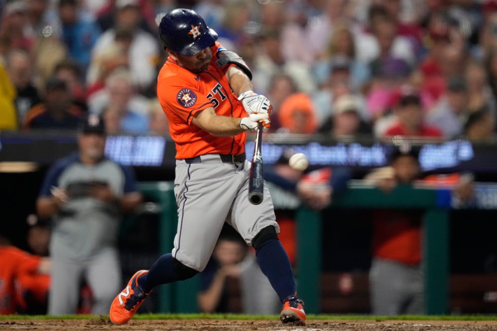 Astros’ Jose Altuve doubles in 3rd inning vs. Phillies for 2,500th career hit