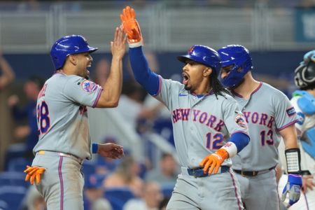 MLB roundup: Mets blow 8-0 lead, emerge with 15-14 win over Marlins