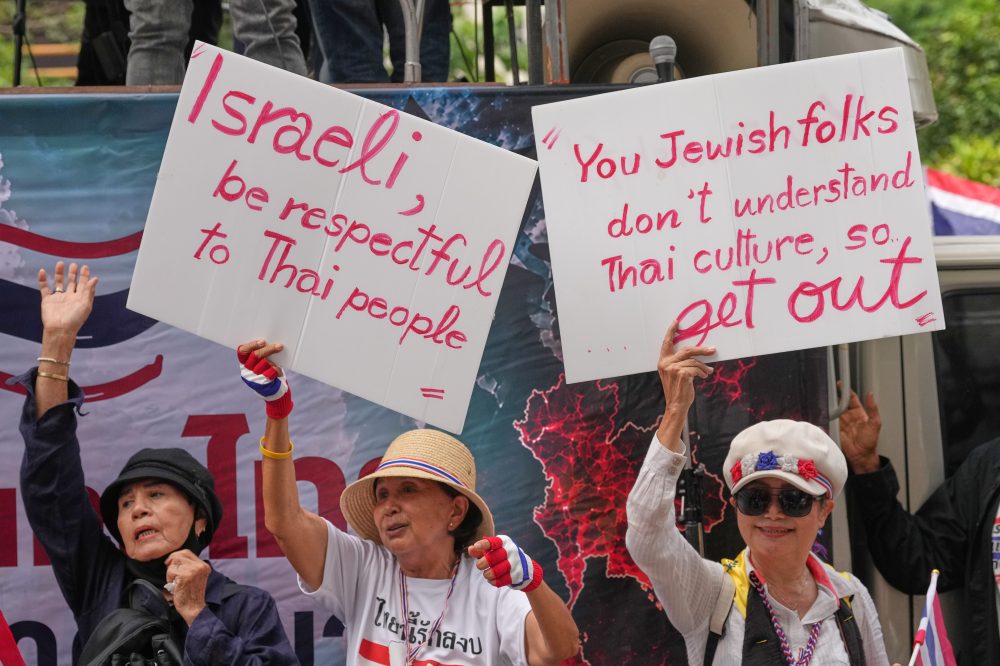 Hundreds rally at Israeli embassy in Bangkok to demand foreigners respect Thai laws