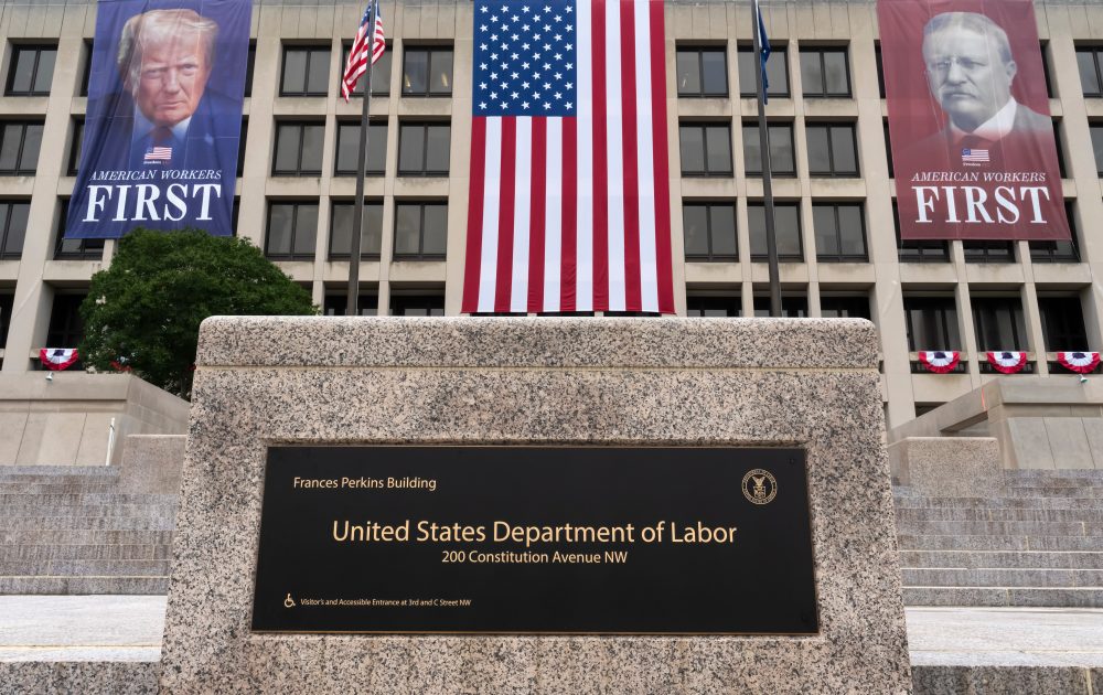 US unemployment claims dip to 206,000 as layoffs continue to remain rare