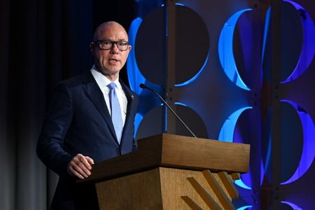US FAA head meets with airline CEOS on plan to cut flight delays