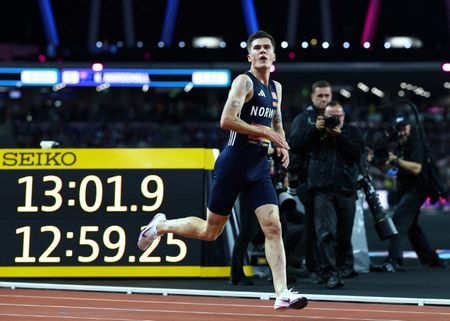 Athletics-Ingebrigtsen caps comeback with Ultimate Championship 5,000m title