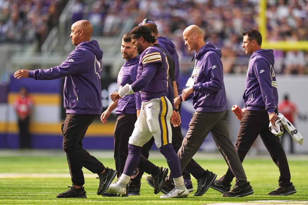 Vikings QB Murray leaves his debut in the 1st quarter with a concussion after a hit to the head