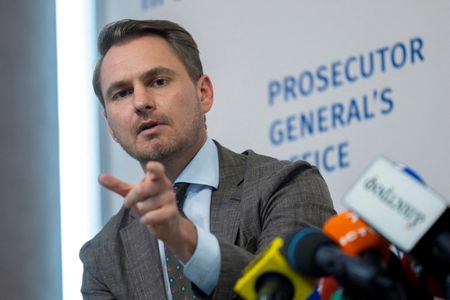 Zelenskiy asks lawmakers for swift removal of Ukraine’s prosecutor general