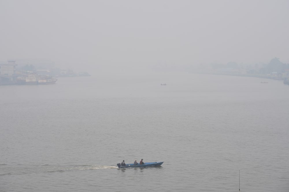 Thick haze disrupts flights on Indonesia’s Borneo island