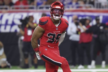 Texans LB Henry To’oTo’o to miss time with shoulder injury