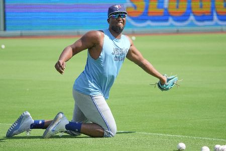 Diamondbacks claim OF Jesus Sanchez from Blue Jays