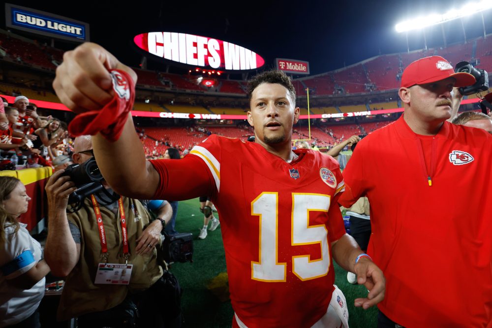Patrick Mahomes shines on his surgically repaired knee in Chiefs’ season-opening rout of Broncos