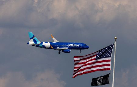 FAA boss set to discuss air traffic reform as airlines urged to better handle delays