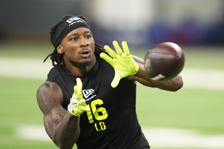 Report: Dolphins S Kyle Louis sidelined by MCL sprain